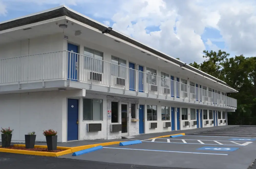 NOBLE SUITES 10885 HARTS RD. JACKSONVILLE, FL 32218