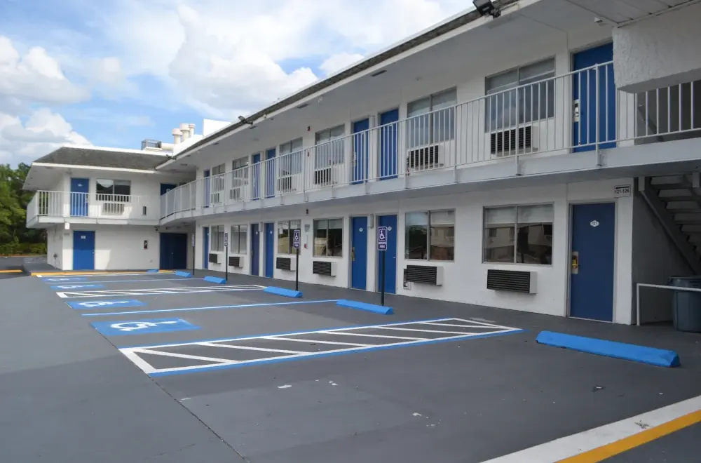 NOBLE SUITES 10885 HARTS RD. JACKSONVILLE, FL 32218