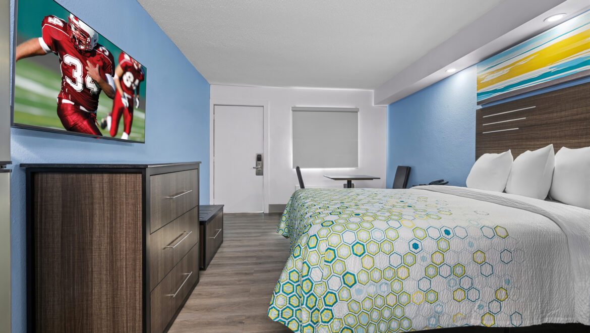 Room 125 Single Bed with Kitchennette Image 3