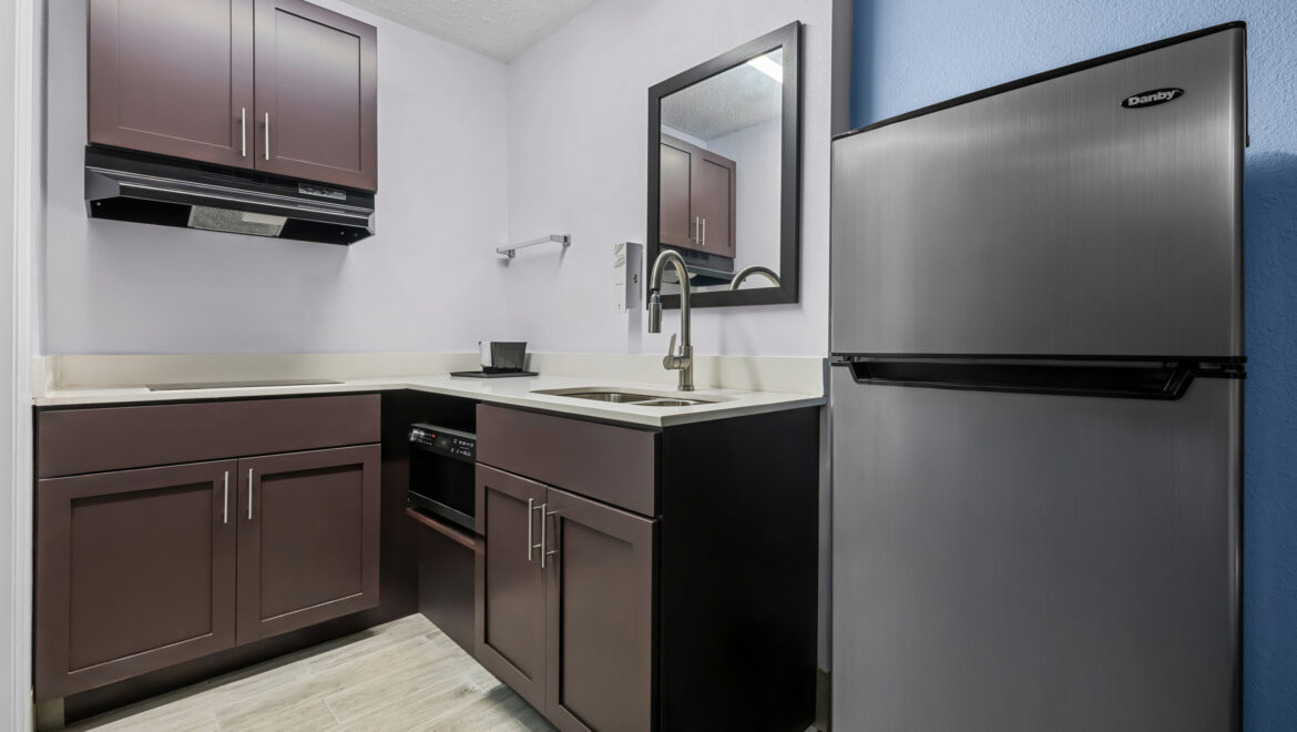 Room 125 Single Bed with Kitchennette Image 4