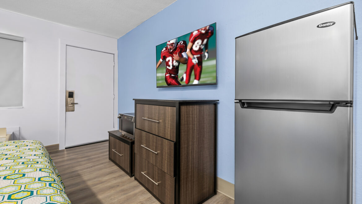 Room 129 Single Bed with Kitchenette Image 3