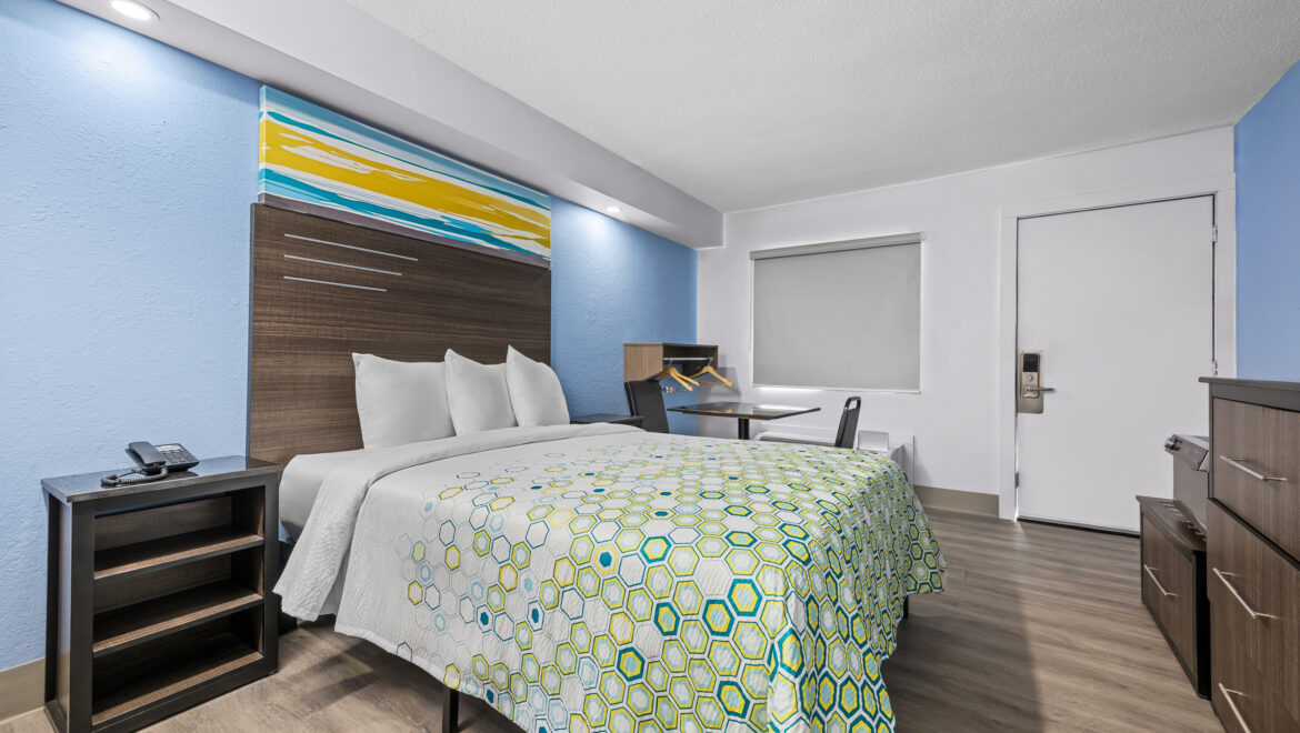 Room 131 Double Bed with Kitchenette