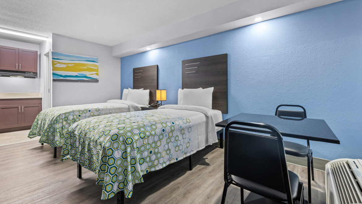 Room 131 Double Bed with Kitchenette Image 2