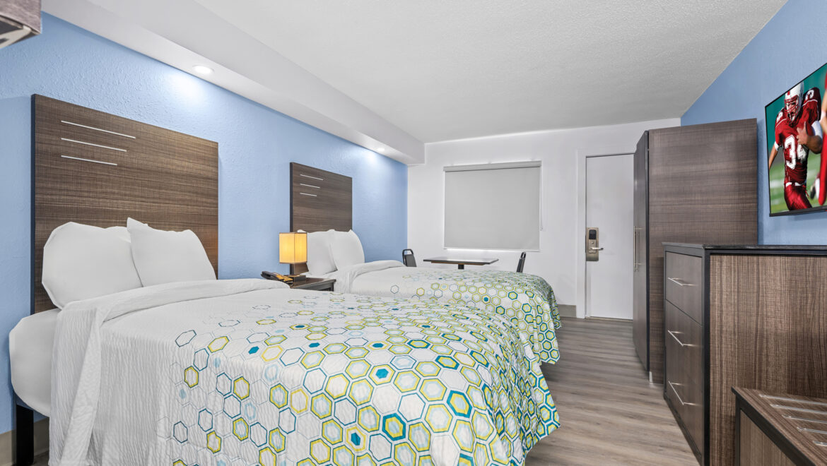Room 131 Double Bed with Kitchenette Image 3